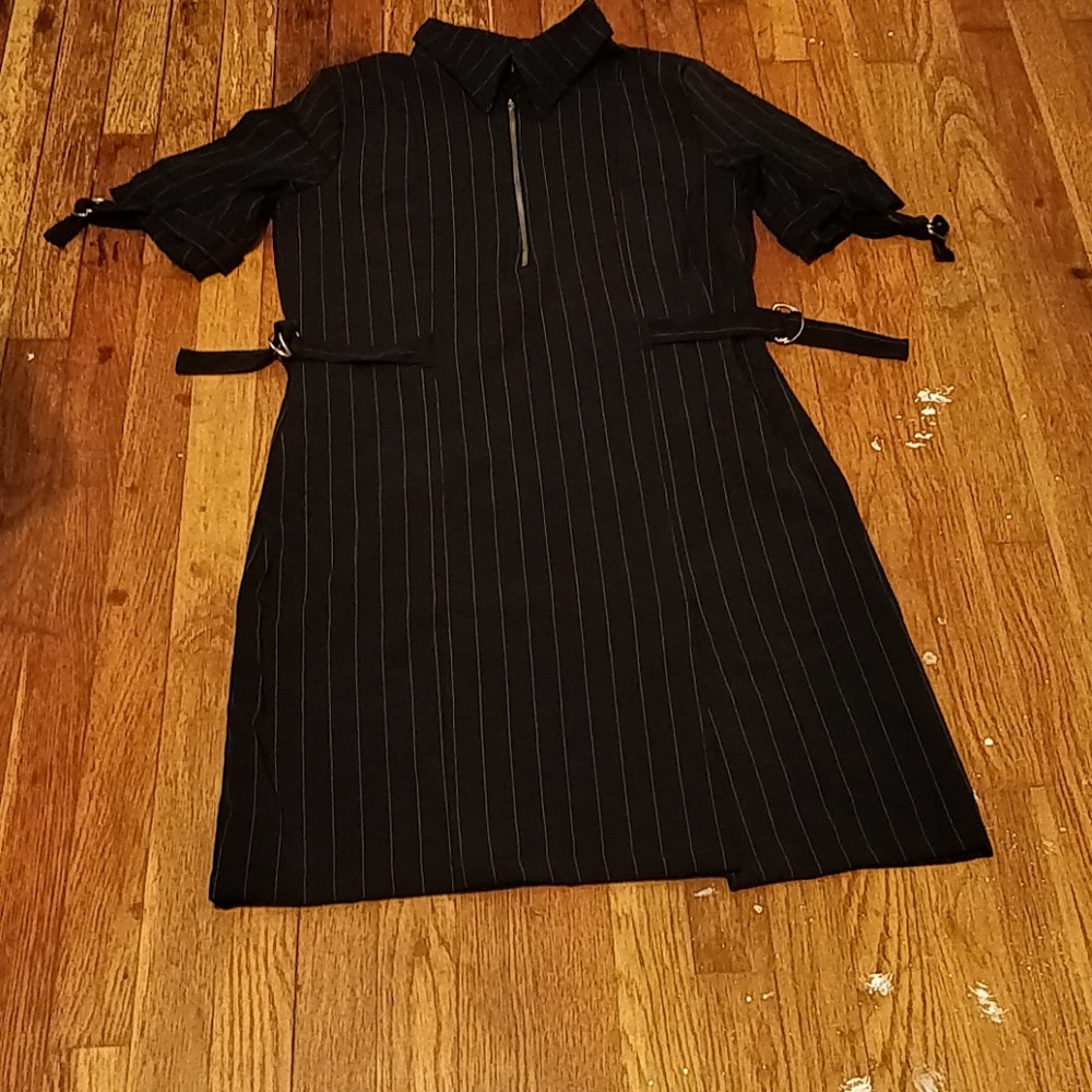 Vezucci Sporty, Edgey Style Dress Size L